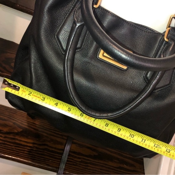 MARC JACOBS Black Satchel Crossbody Raspberry Interior w Central Zipping Pocket - Picture 13 of 16